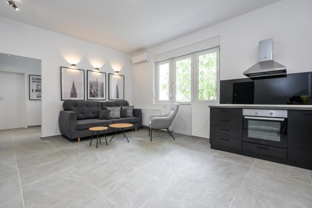 Relax Apartament In Piata Universitatii บูคาเรสต์ ภายนอก รูปภาพ