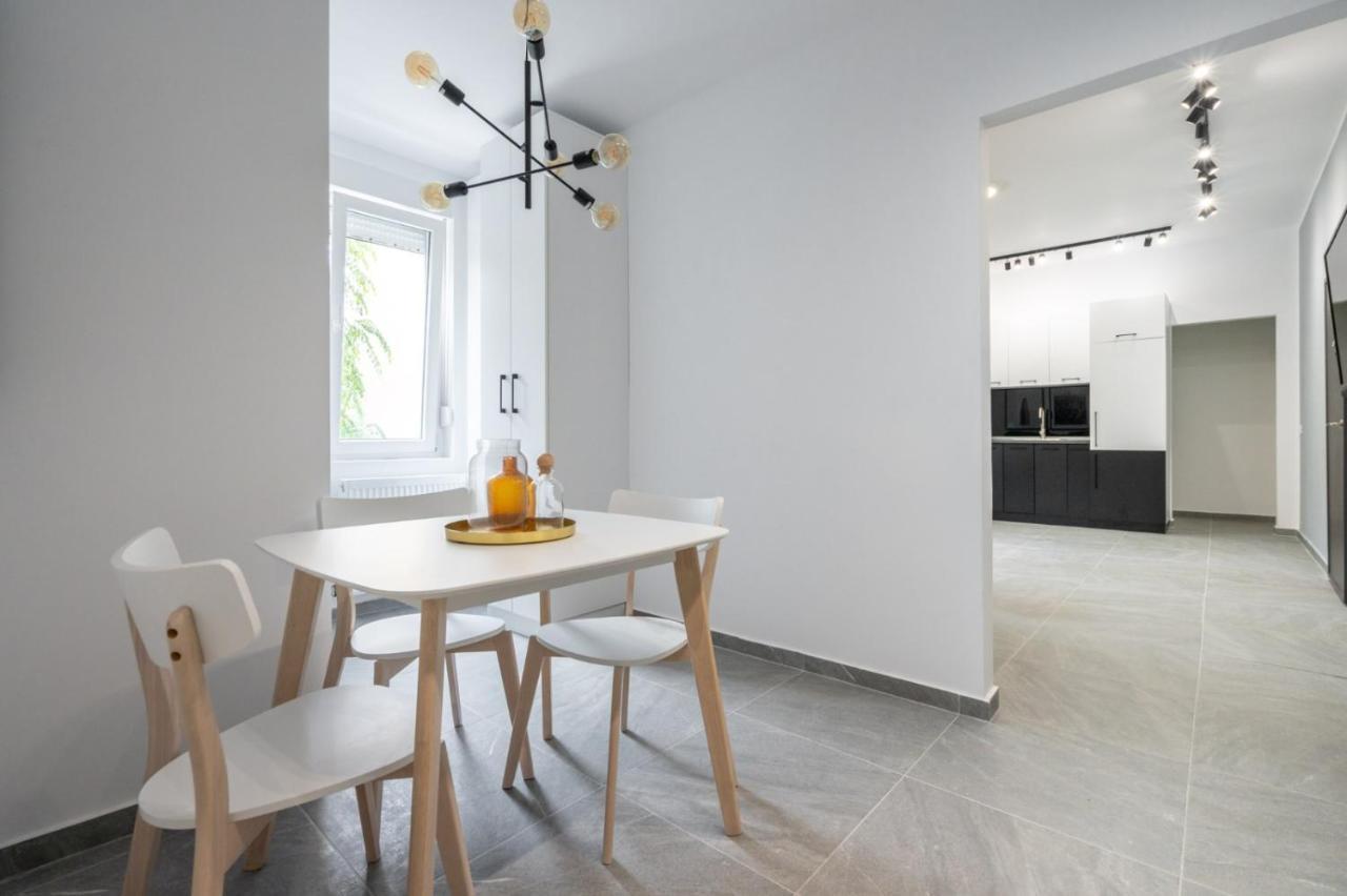 Relax Apartament In Piata Universitatii บูคาเรสต์ ภายนอก รูปภาพ